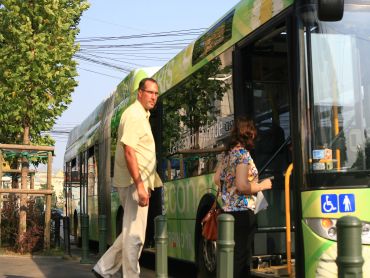 Tramvai fără scară şi autobuz hibrid în Bucureşti