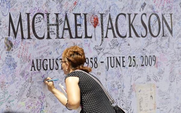Aleea Michael Jackson, inaugurată în Herăstrău, în ziua în care starul ar fi împlinit 51 de ani