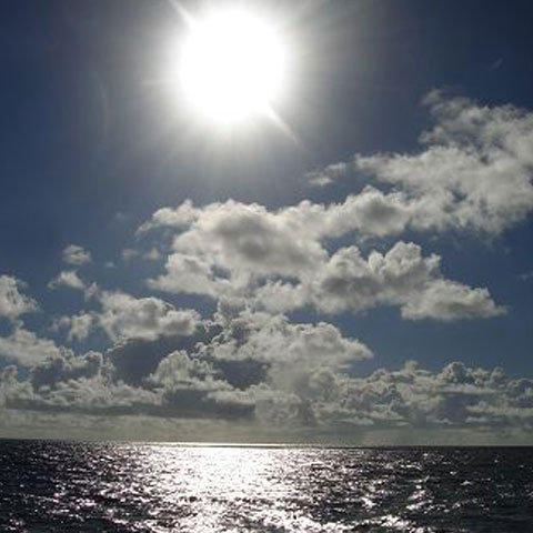 Weekendul începe cu ploi, dar se încheie cu soare