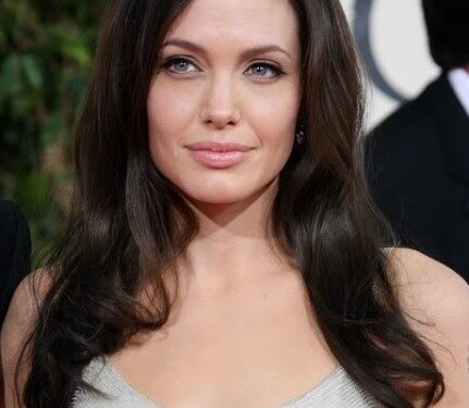 Angelina Jolie, aşteptată la Bucureşti pentru un show caritabil