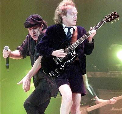 AC/DC va cânta la Bucureşti pe 16 mai 2010, în Piaţa Constituţiei