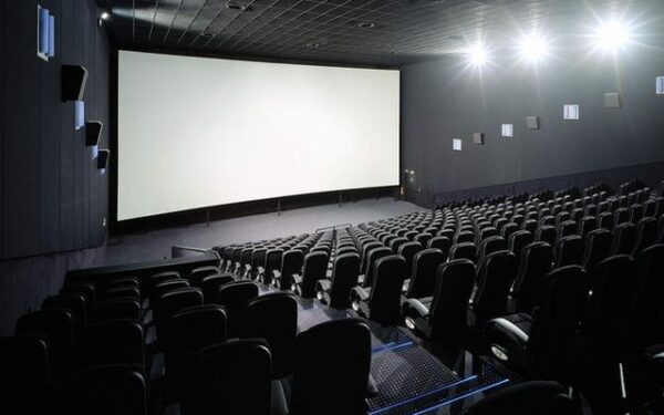 Gandul: Românii au uitat de criză la cinematografele din mall