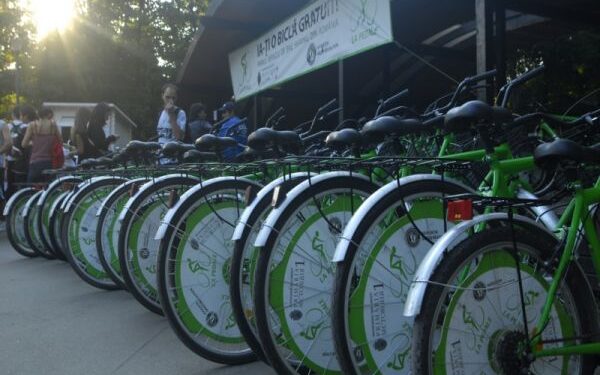 Bicicleta, închiriată doar cu buletinul