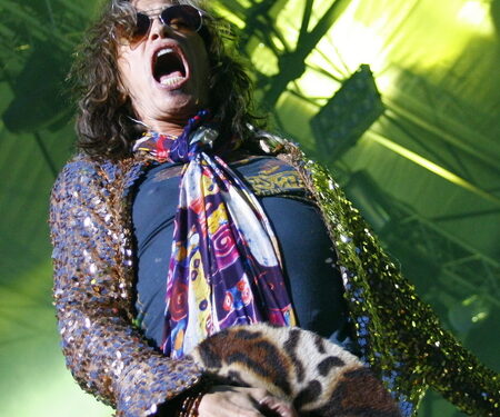 Peste 30.000 de fani la concertul Aerosmith (video)