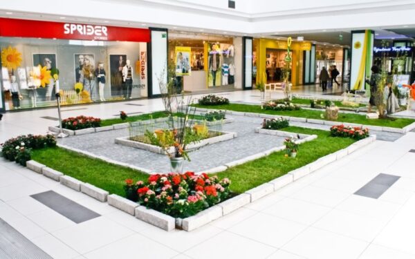 Iris Titan Shopping Center a fost redeschis