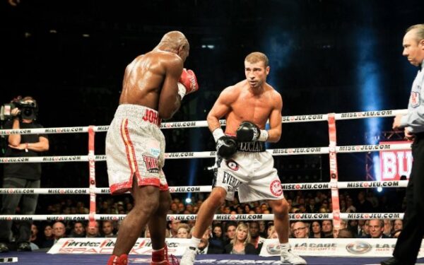 Lucian Bute l-a învins pe Glen Johnson şi rămâne campion mondial la supermijlocie