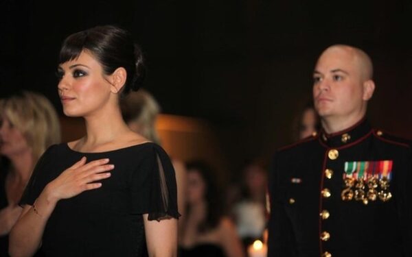 Promisiune onorata: Mila Kunis a participat la Balul militarilor