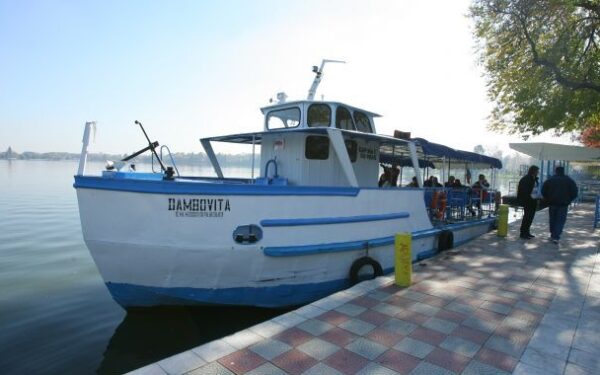 Plimbări gratuite cu vaporaşul pe Lacul Herăstrău, de Florii şi Paşti