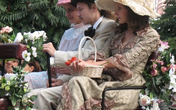 Zilele Bucurestiului 2012 – concerte, plimbari cu trasura, batai cu flori