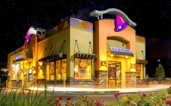 Pe 12 octombrie se deschide primul Taco Bell din România