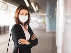 Masca de protecţie a devenit obligatorie