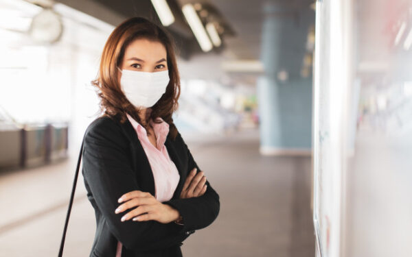 Masca de protecţie a devenit obligatorie